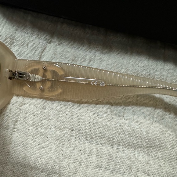 Chanel Rectangle Sunglasses Acete Dark Beige and Light gold Ref.5493 - Picture 5 of 12